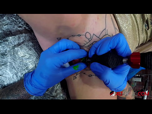 ❤️ Fìor tattooed hottie Sully Savage fhuair tattoo air a clitoris ❌ Porn anal aig porn gd.hqpornvideos.ru ☑